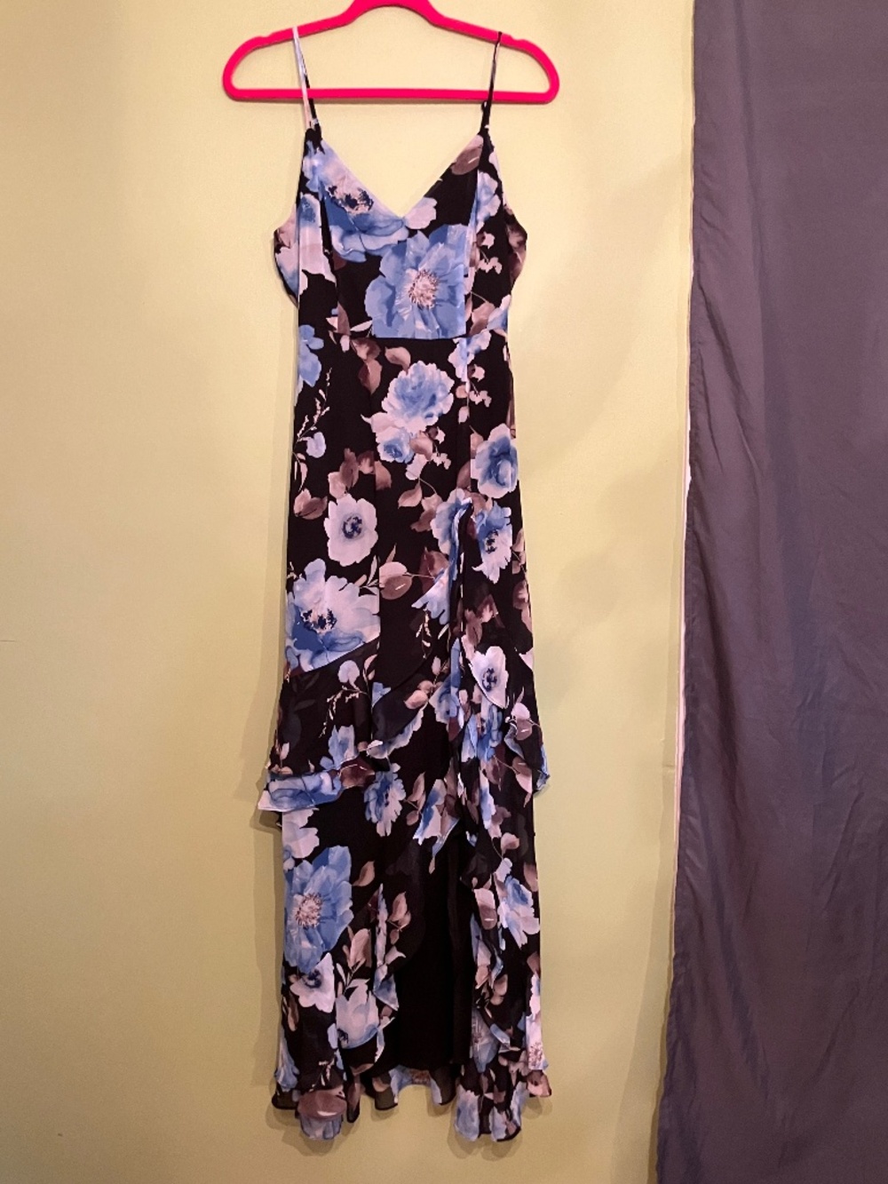 Lulus Artwin Black Floral Print Ruffled High-Low Maxi Dress (MEDIUM)